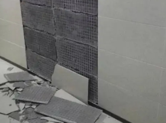 广宁瓷砖空鼓维修公司分享下广宁墙砖松动维修的知识
